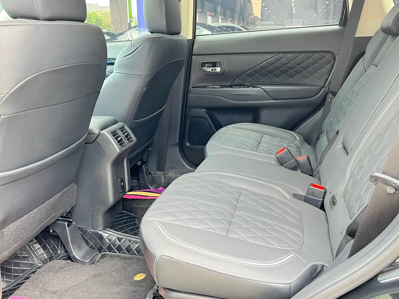 MITSUBISHI OUTLANDER