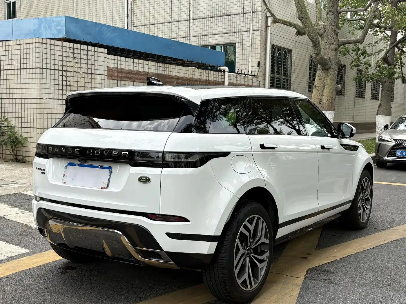 Land Rover Range Rover Evoque 2023 Range Rover Evoque L 249PS Luxury Edition фото 6