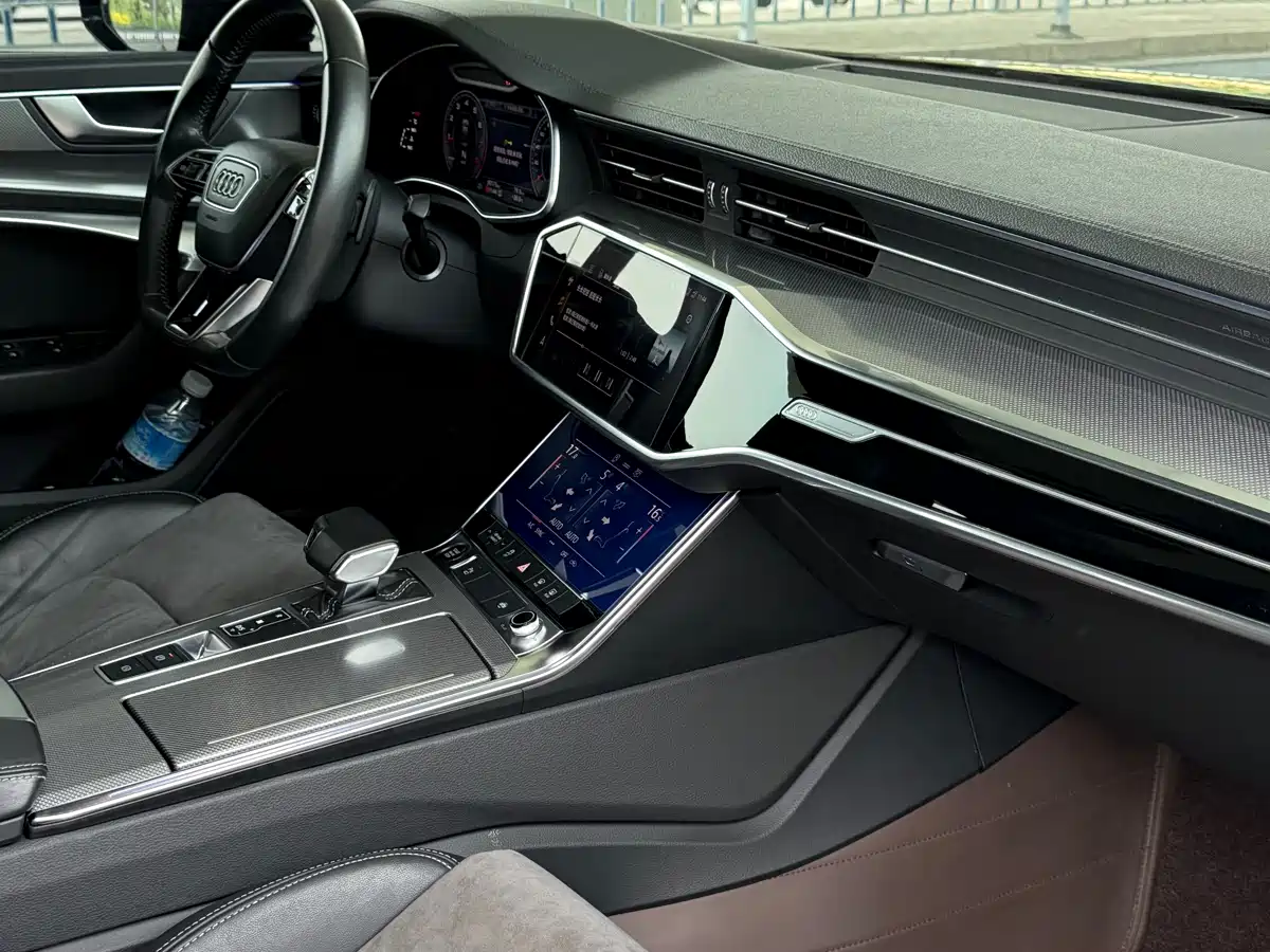 Audi A6L 2021 45 TFSI Exclusive Sport фото 16