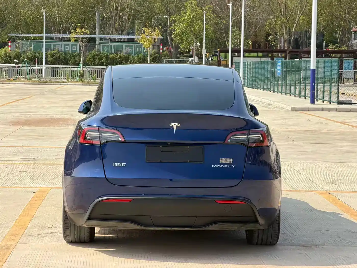 TESLA MODEL Y