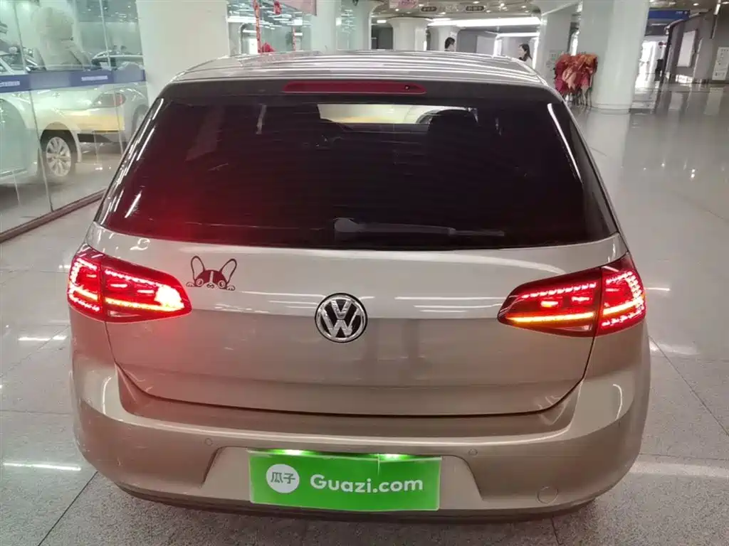 Volkswagen Golf 2017 1.6L Auto Comfort Millionth Edition фото 6