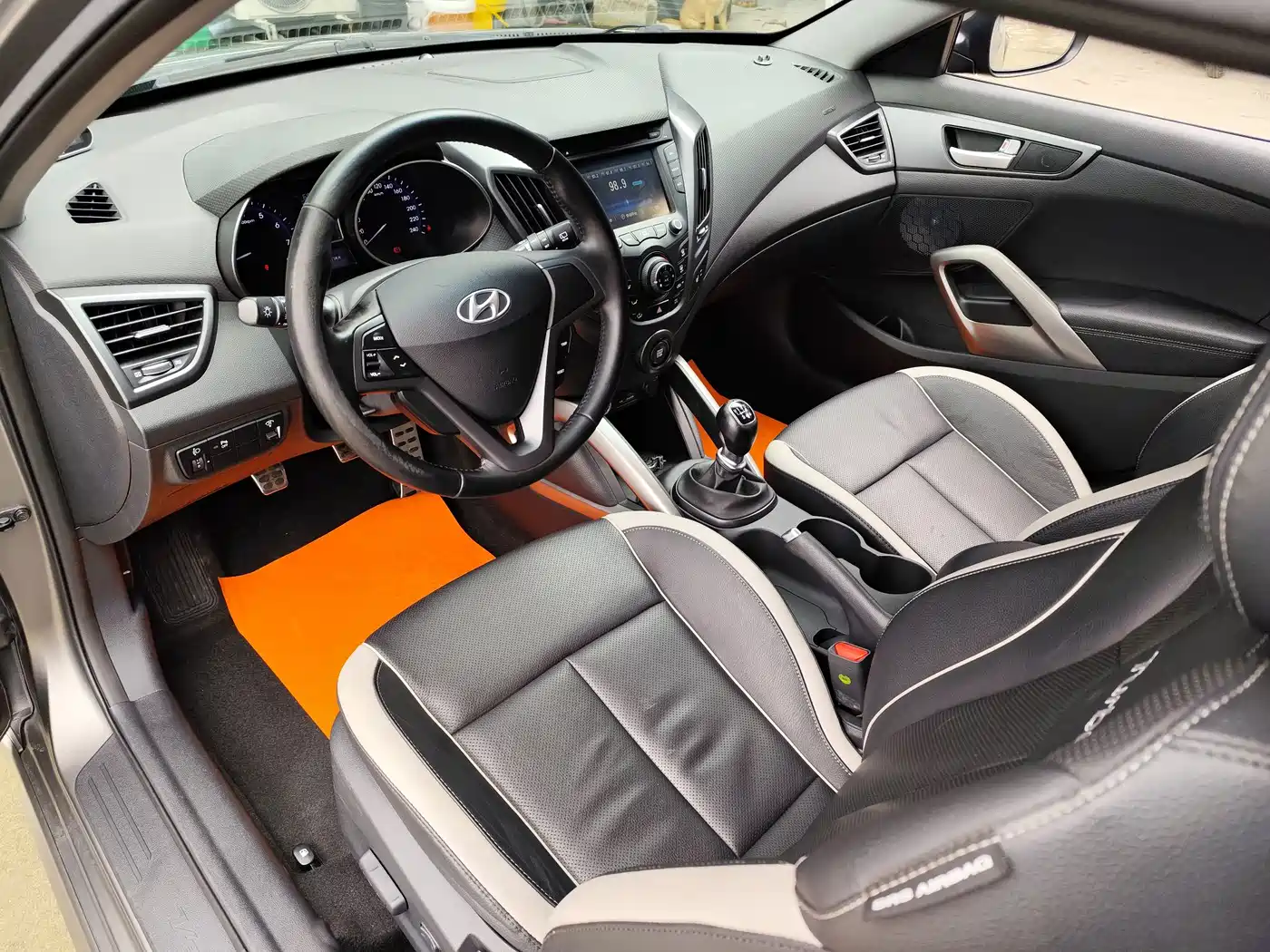 Hyundai Veloster 2012 1.6T Manual Comfort фото 4