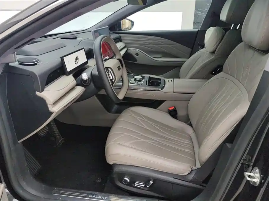 Geely Galaxy Galaxy Xingyao 8 2025 130km EM-P Starship Edition фото 9