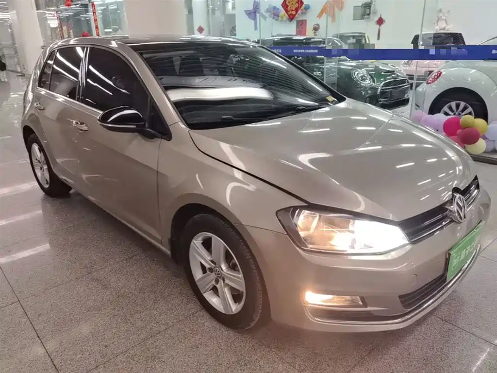 Volkswagen Golf 2017 1.6L Auto Comfort Millionth Edition фото 4
