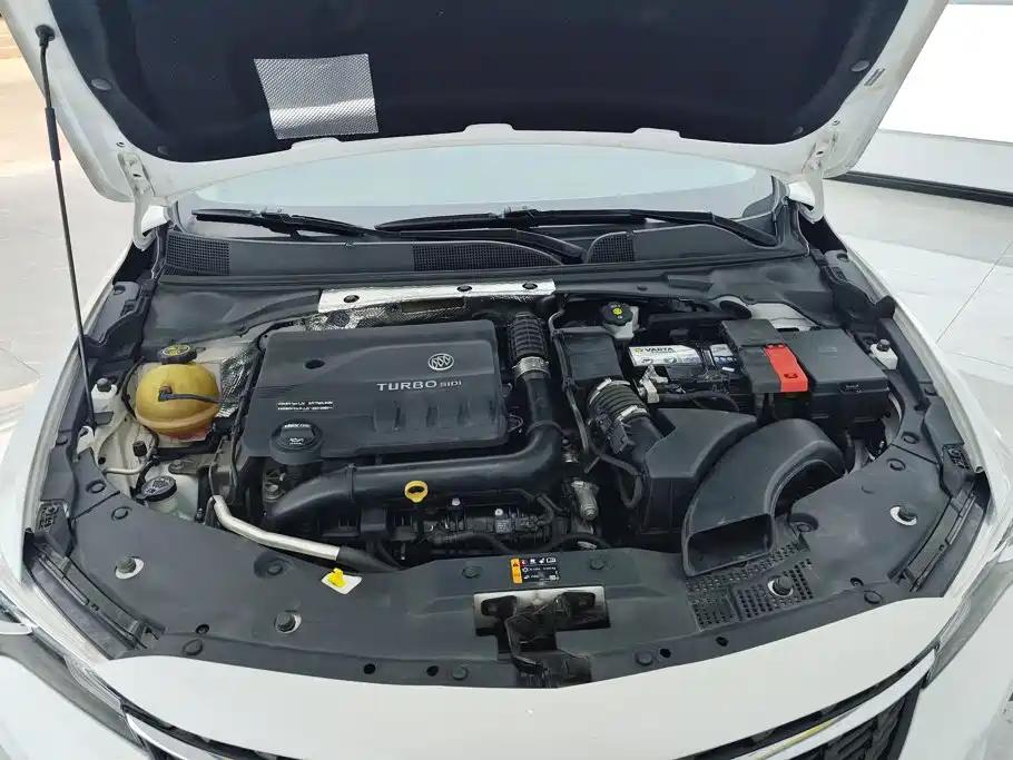 Photo 10 - Buick Verano