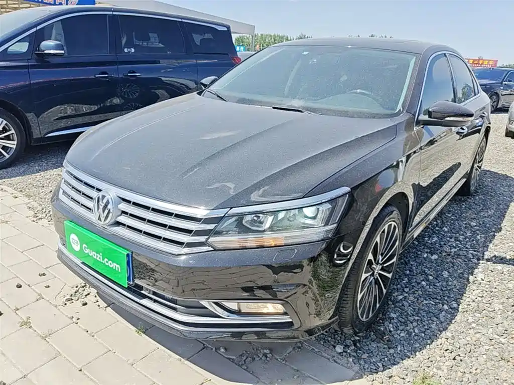 Volkswagen Passat 2017 330TSI DSG Luxury фото 2