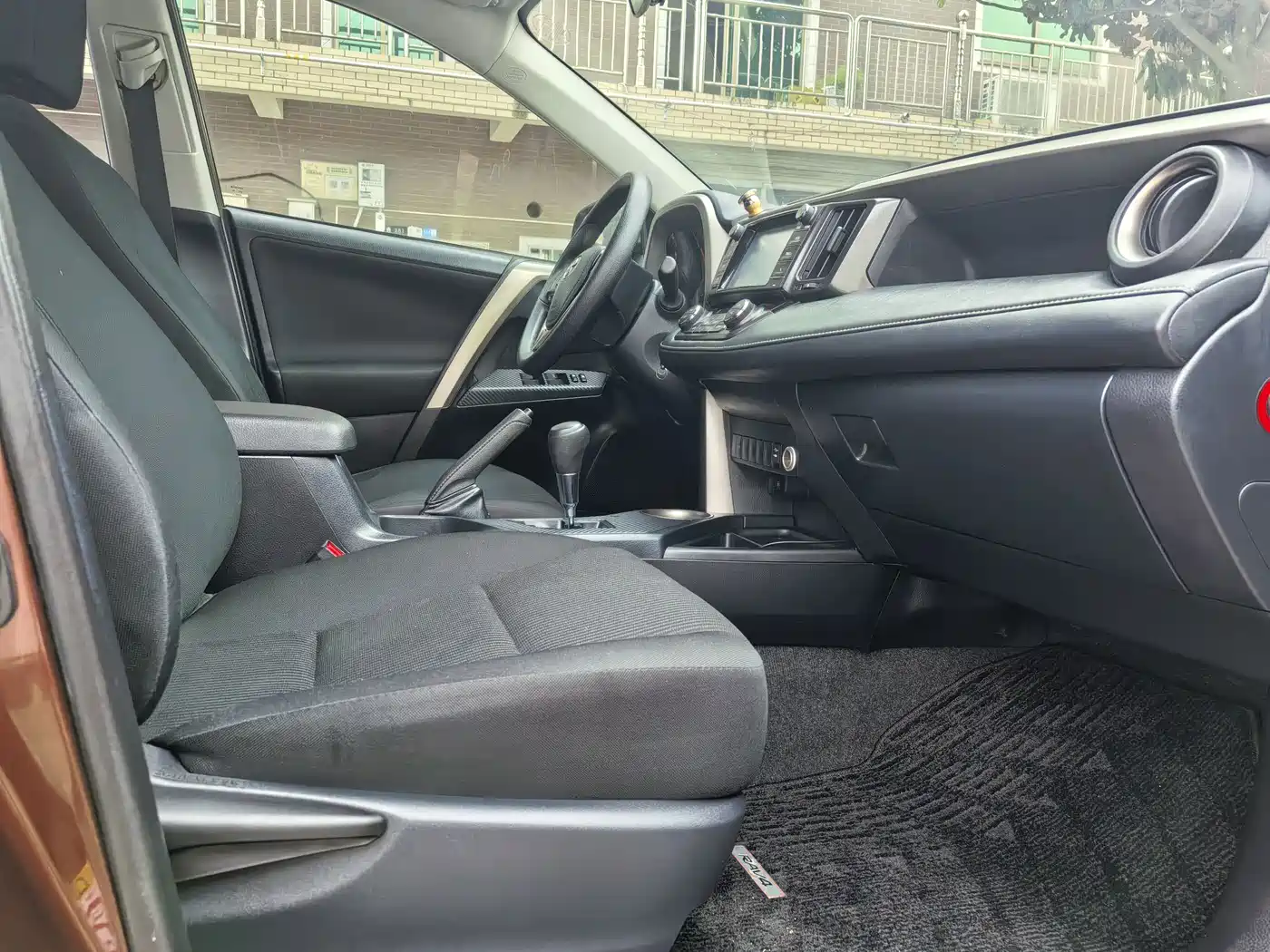 Toyota RAV4 Rongfang 2015 2.0L CVT 2WD Trend Edition фото 6