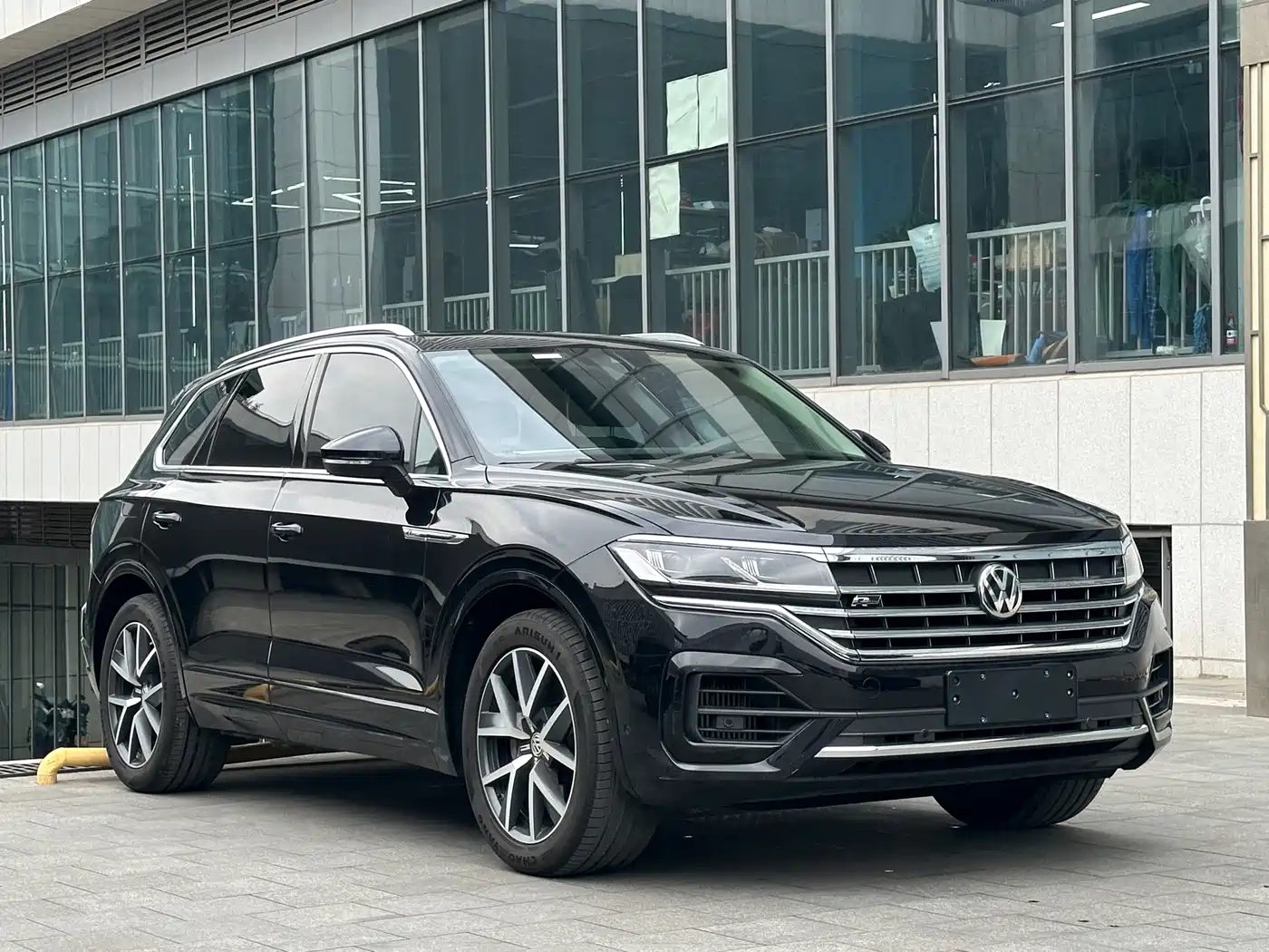 Volkswagen Touareg 2019 3.0TSI Sharp Edge Edition China VI фото 3