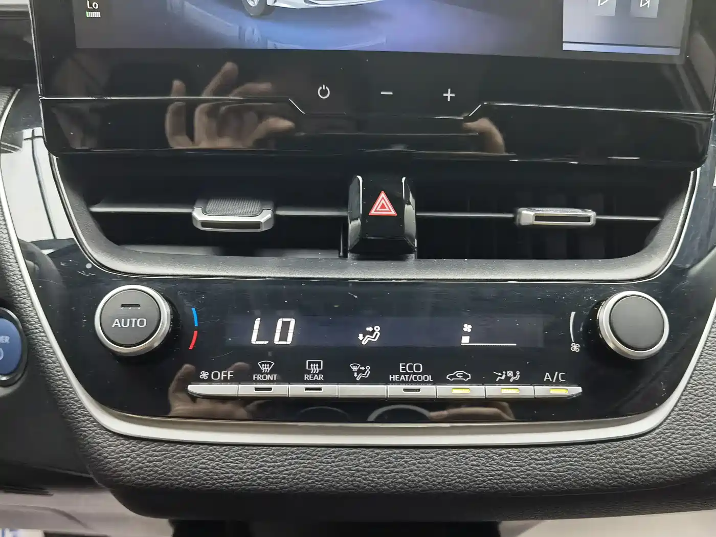 Toyota Levin 2023 Smart Hybrid 1.8L Luxury фото 12