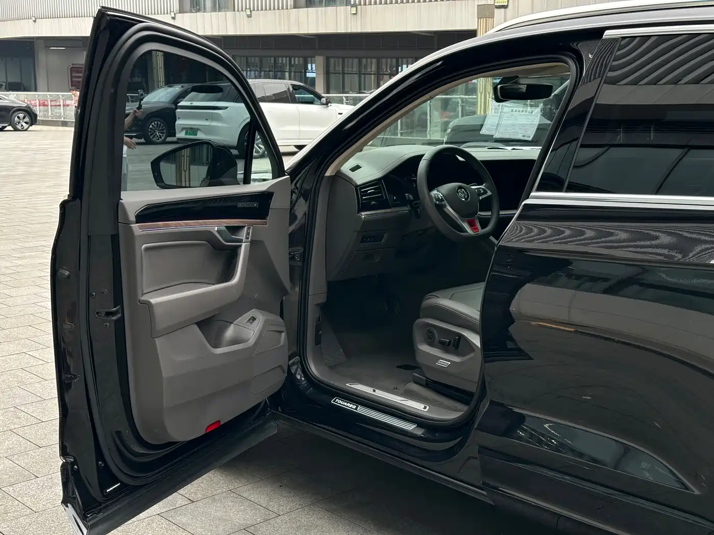 Volkswagen Touareg 2019 3.0TSI Sharp Edge Edition China VI фото 14