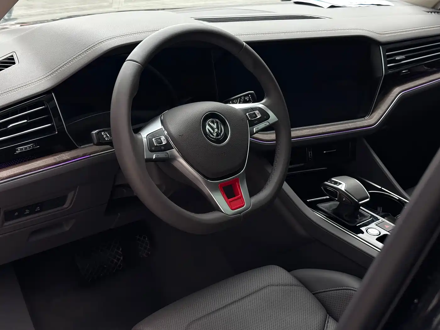 Volkswagen Touareg 2019 3.0TSI Sharp Edge Edition China VI фото 15