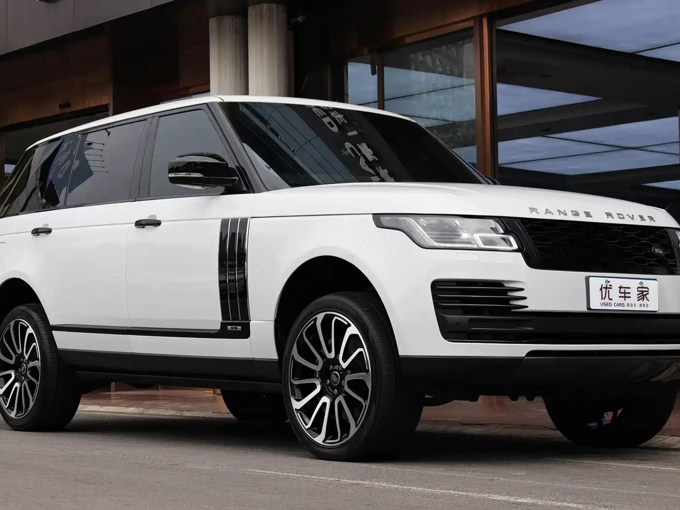 Land Rover Range Rover 2018 3.0 SC V6 Vogue Heritage Extended Edition фото 3