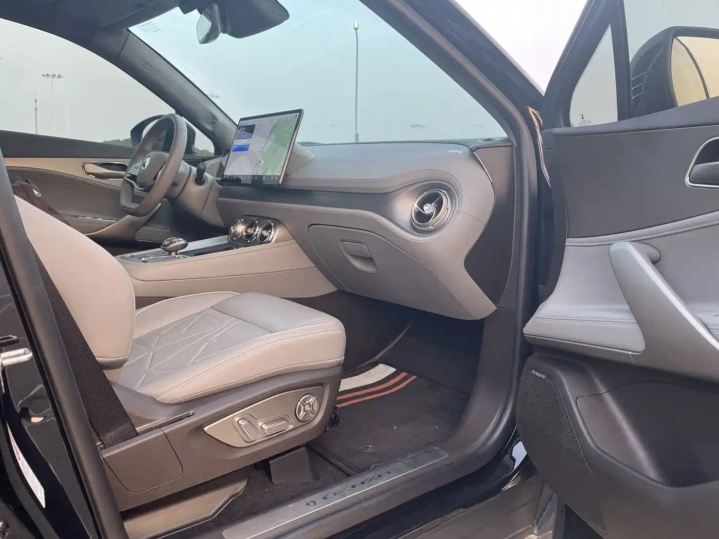 Denza N8 2023 2023 4WD Super Hybrid Flagship 6-seater