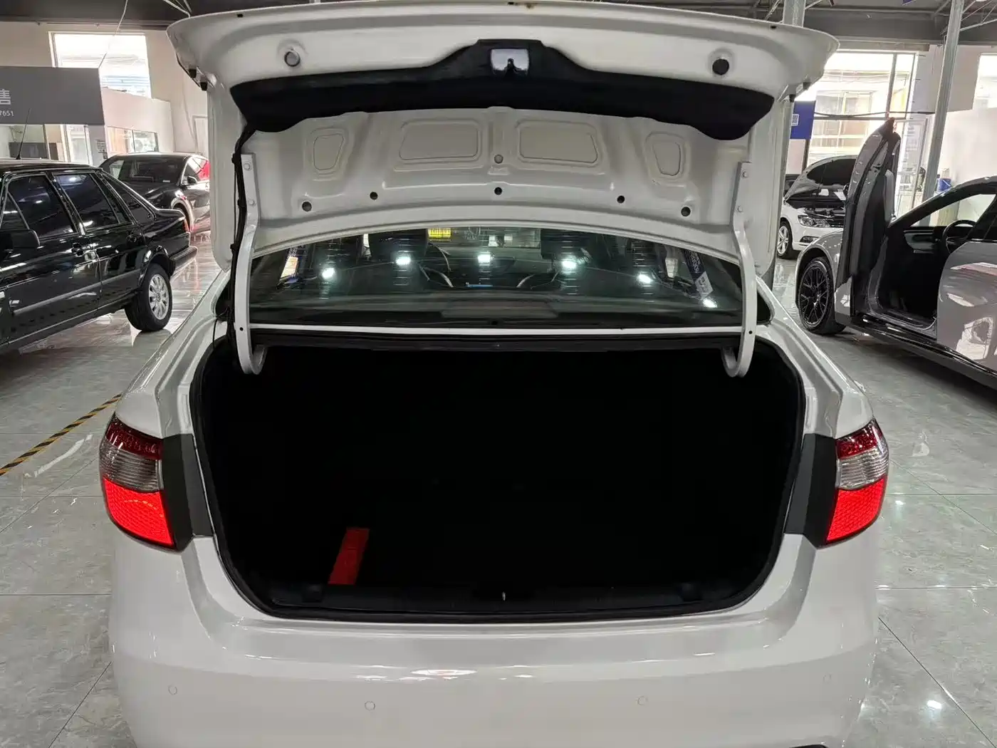 Kia K2 2012 Sedan 1.4L AT GLS Commemorative Edition фото 17