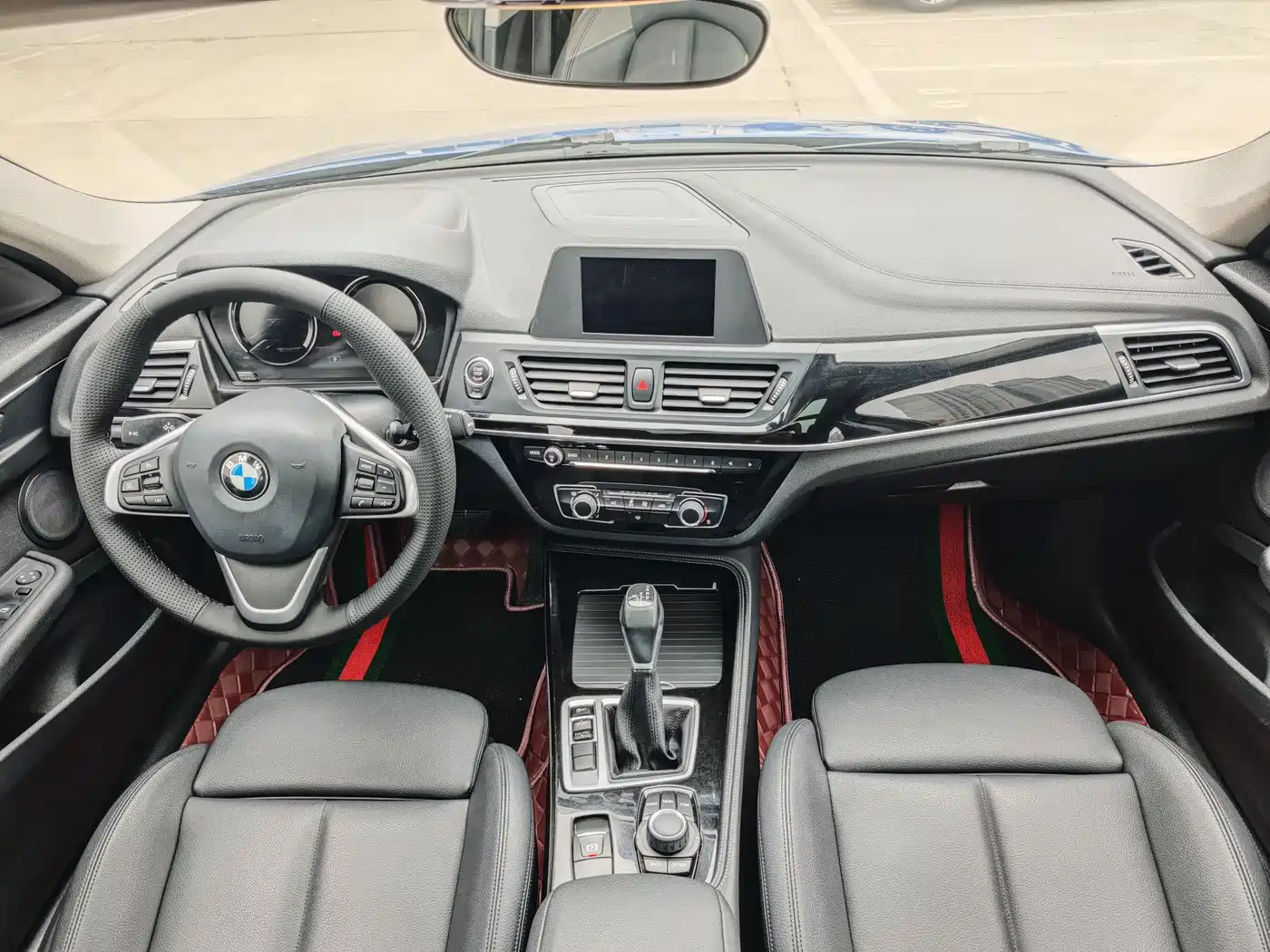 BMW 1 Series 2018 118i Sport Edition фото 7