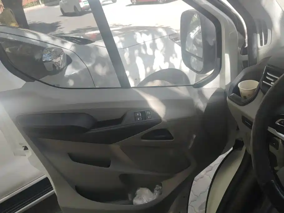 Maxus Xintu V90 2025 2024 Zhijie 2.0T Automatic FWD Short Wheelbase Medium Roof Single Rear Tire 5/6-Seater