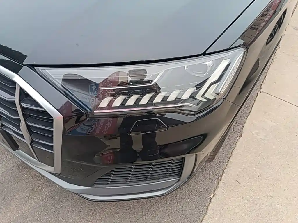 Фото 24 - Audi Q7
