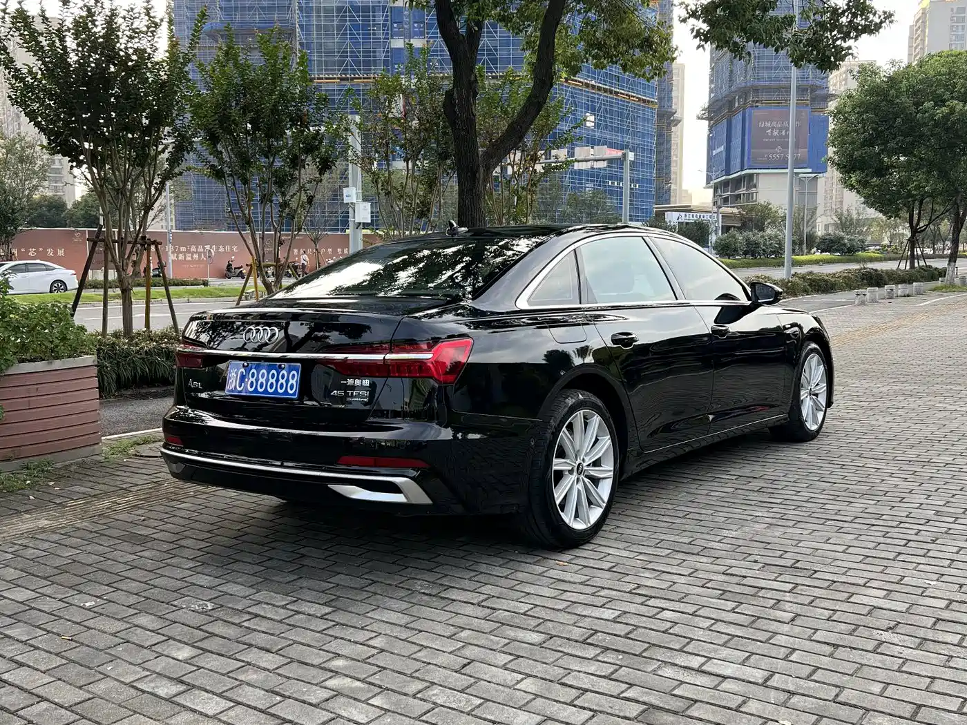 Фото 9 - Audi A6L