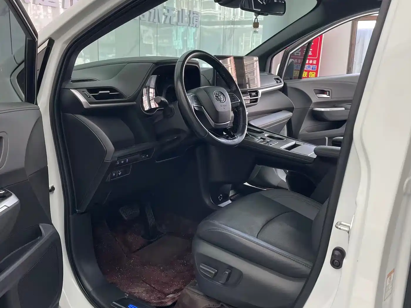 Toyota Sienna 2021 2.5L Hybrid Premium Edition фото 10