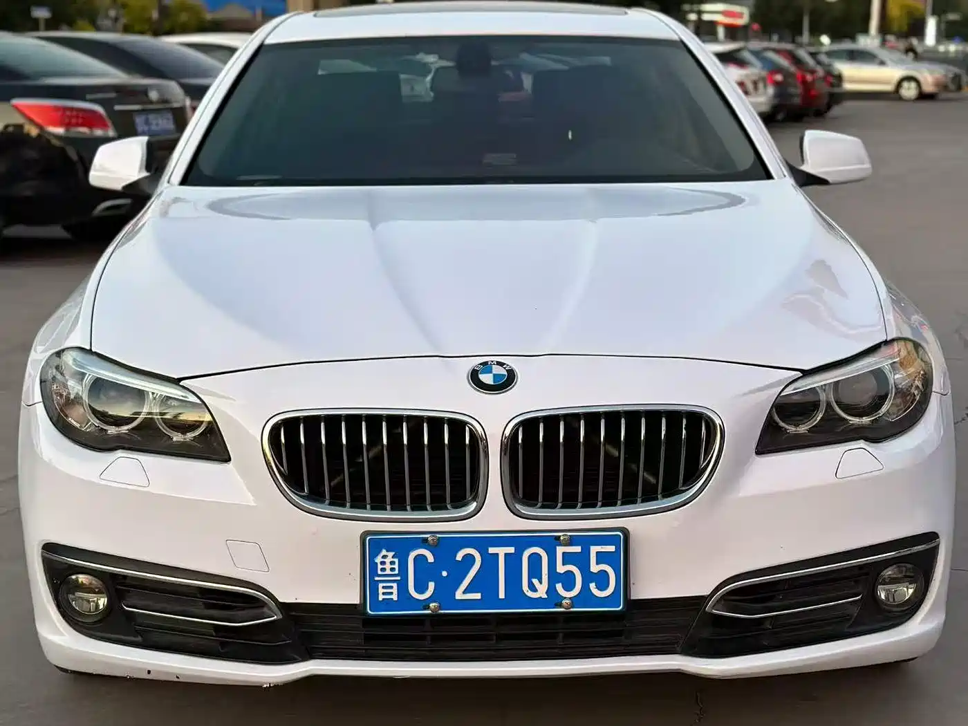 Photo 2 - BMW 5 Series
