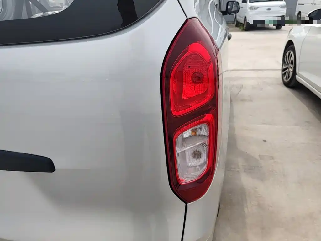 Фото 8 - Wuling Motors Wuling Hongguang New Energy
