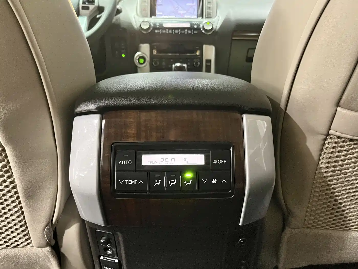 Toyota Prado 2010 4.0L Automatic VX NAVI фото 11