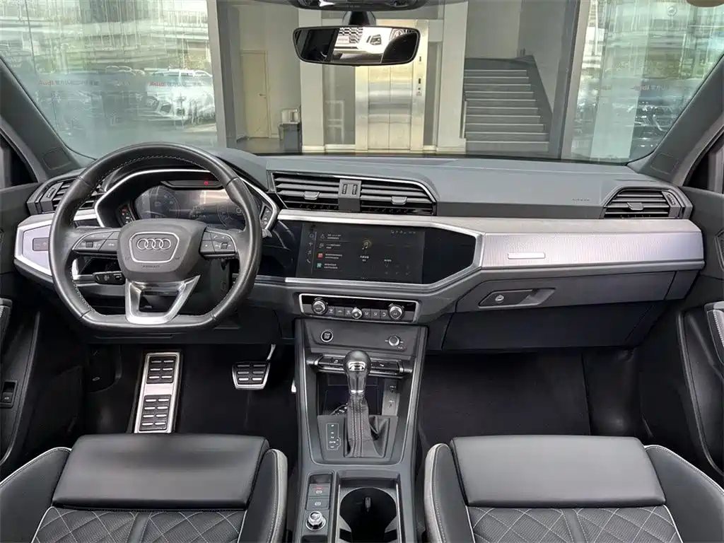 Audi Q3 2024 35 TFSI Fashion Elegance фото 6
