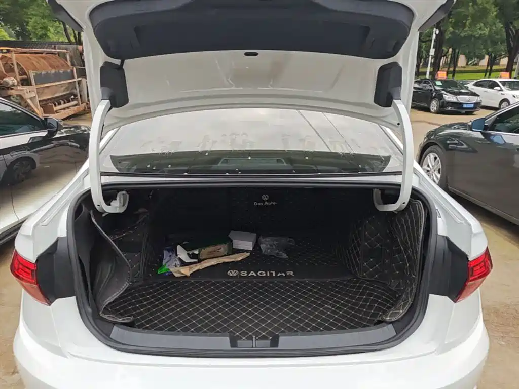 VOLKSWAGEN SAGITAR