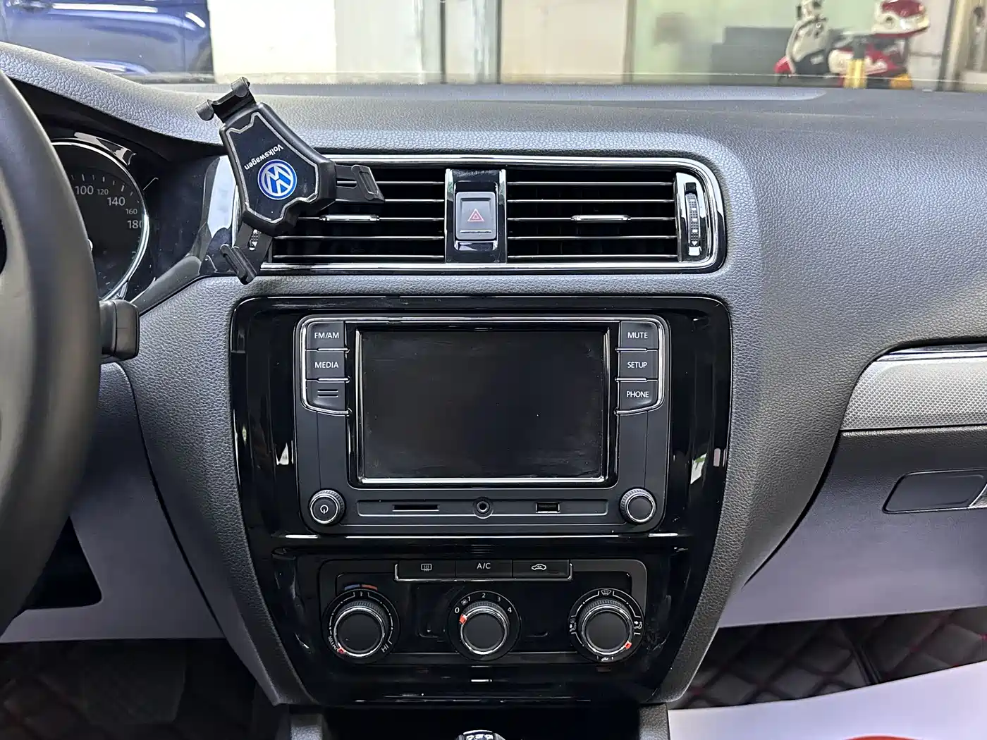 Volkswagen Sagitar 2017 230TSI Automatic Comfort фото 13