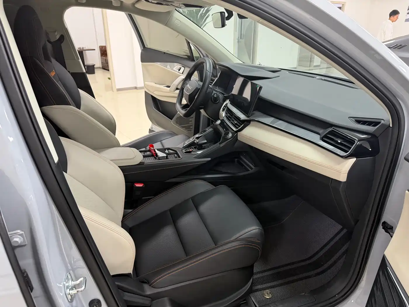 Lynk & Co 06 EM-P 2023 1.5T Remix PHEV Pro фото 8