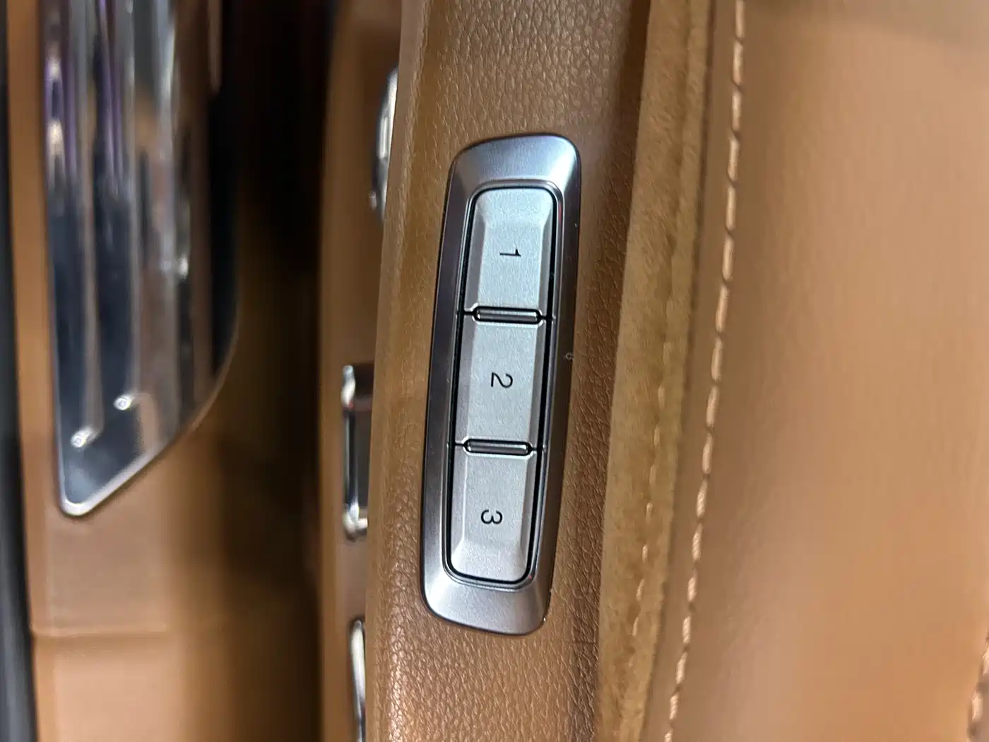 Hongqi H9 2020 2.0T Smart Connection Qi Chang Edition фото 16