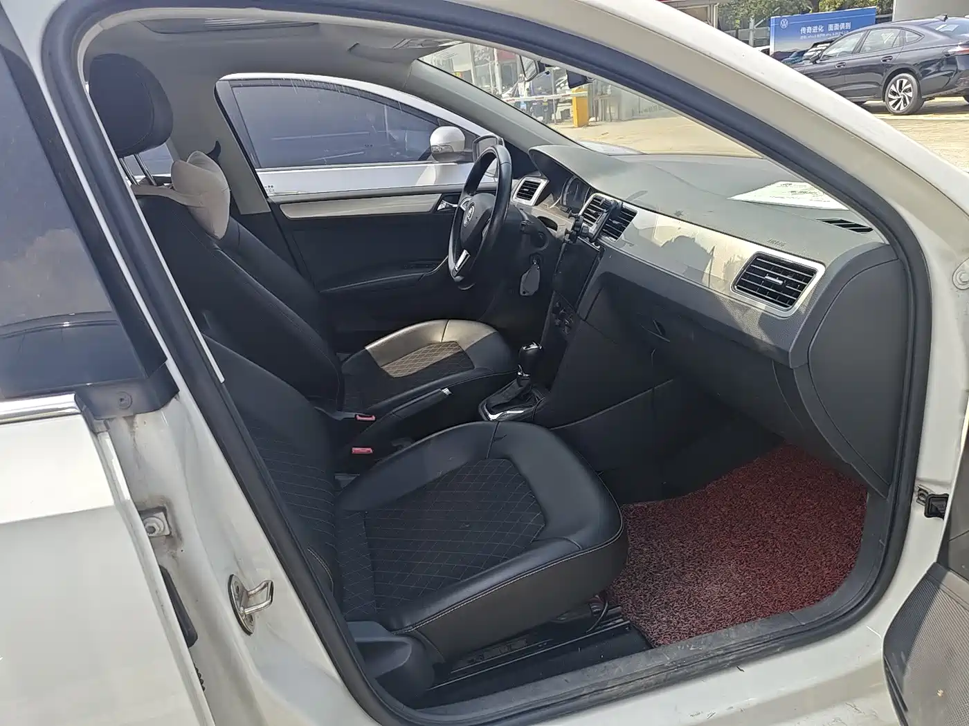 Škoda Rapid 2018 1.6L Automatic Comfort Edition фото 8