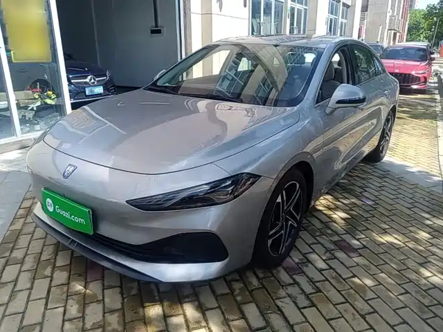 Roewe D7 DMH 125km, Флагман