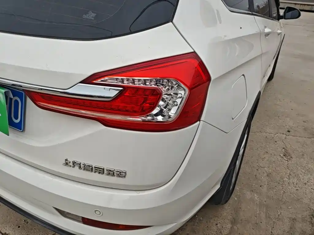 Baojun 310W 2019 2017 1.5L Manual Fashion Edition (China V)