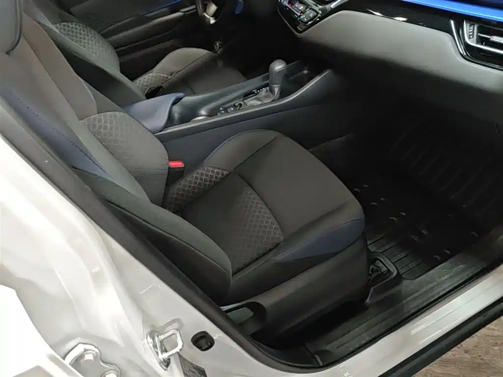 Toyota C-HR 2022 Hybrid 2.0L E-CVT Comfort Edition фото 25