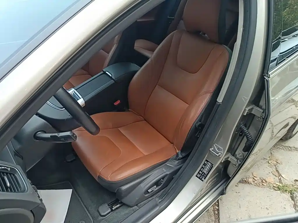 Фото 15 - Volvo S60