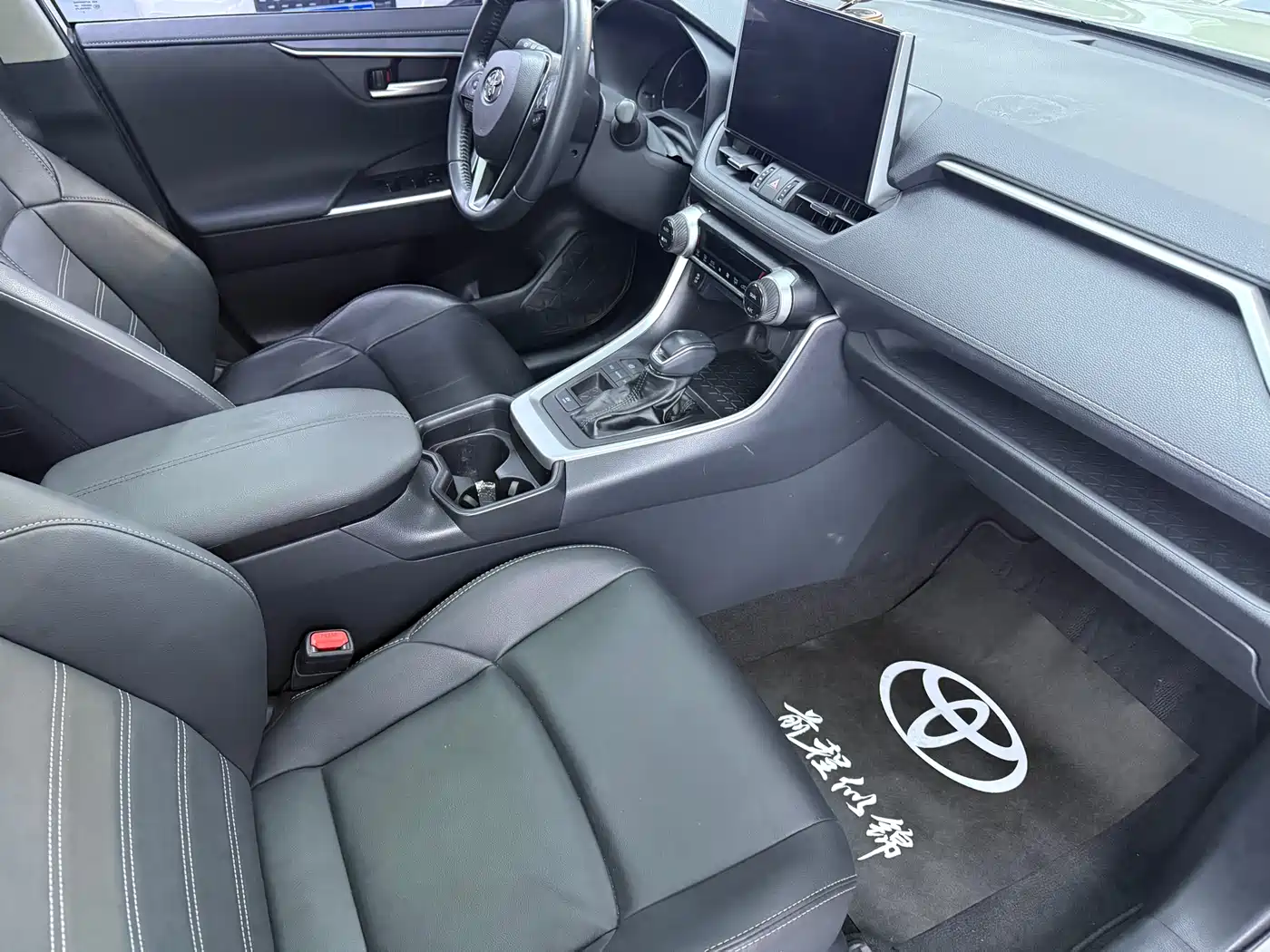 Toyota Wildlander 2022 Hybrid 2.5L E-CVT FWD Luxury PLUS Edition фото 9