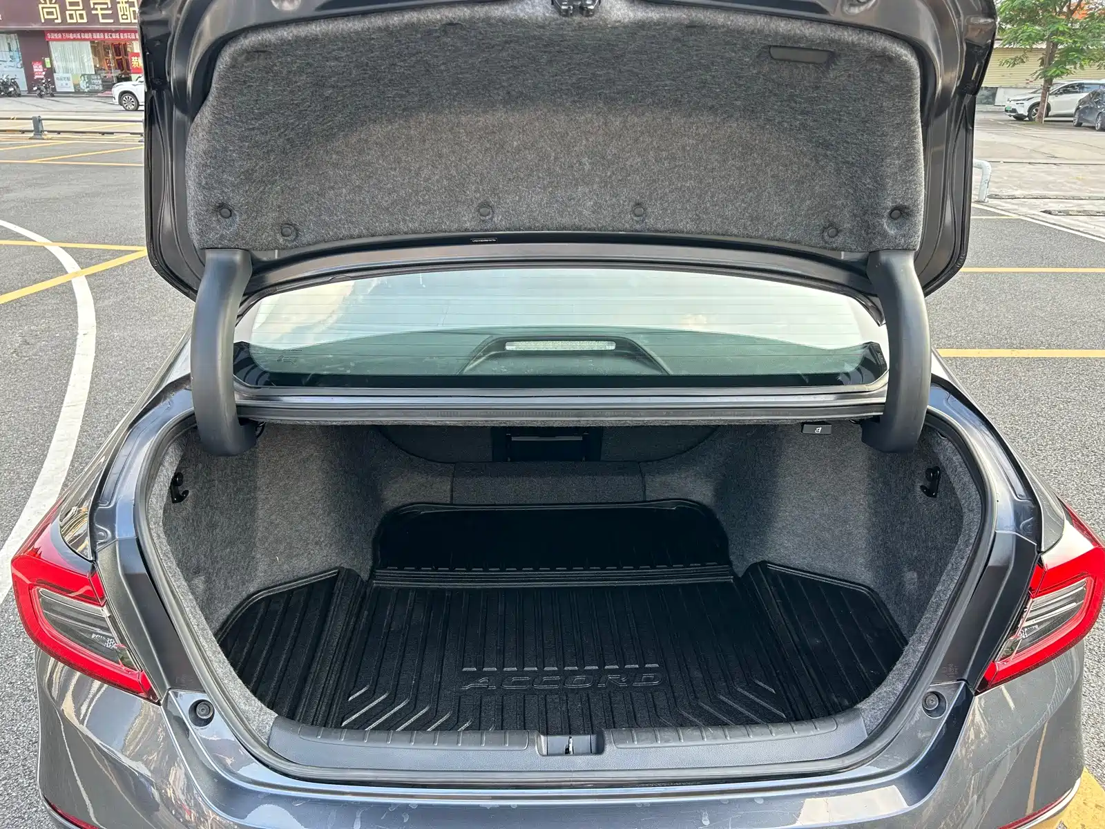 Фото 17 - Honda Accord
