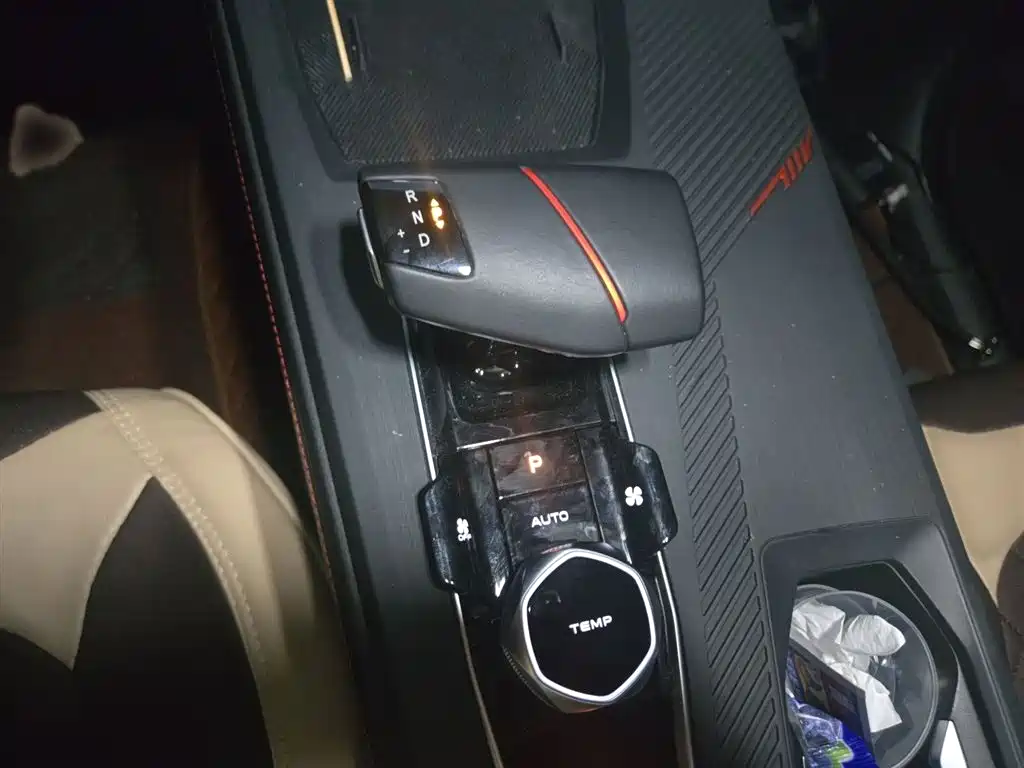 Changan Oshan Z6 2022 2022 Model Blue Whale 1.5T DCT Smart Navigation Type