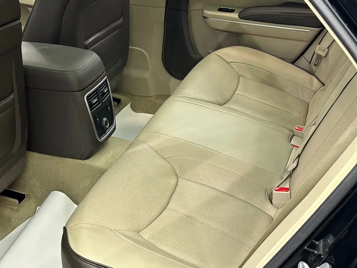 Chrysler 300C (Import) 2013 2013 3.6L Premium Edition