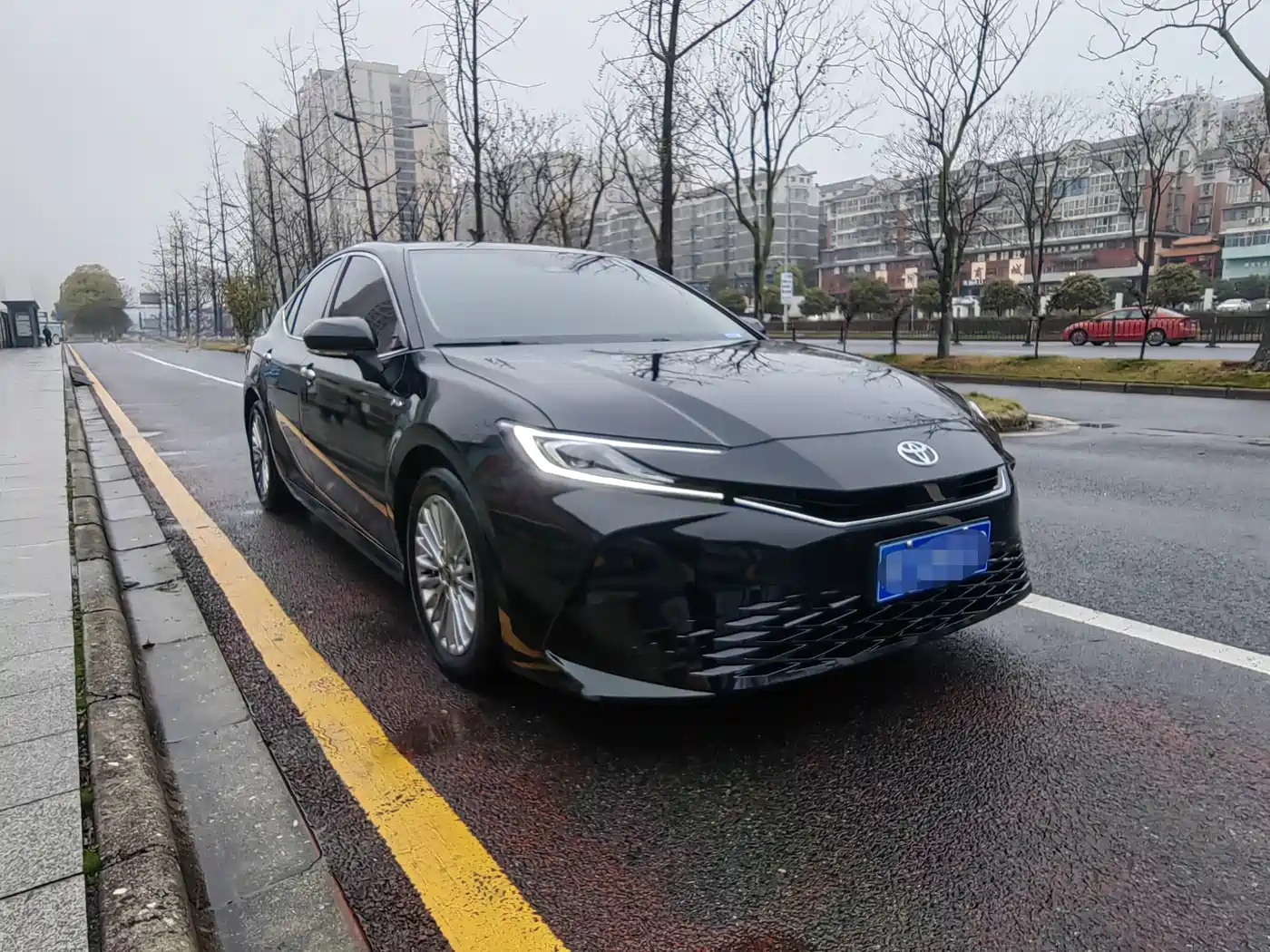 Toyota Camry 2024 Hybrid 2.0HG Premium Edition фото 3