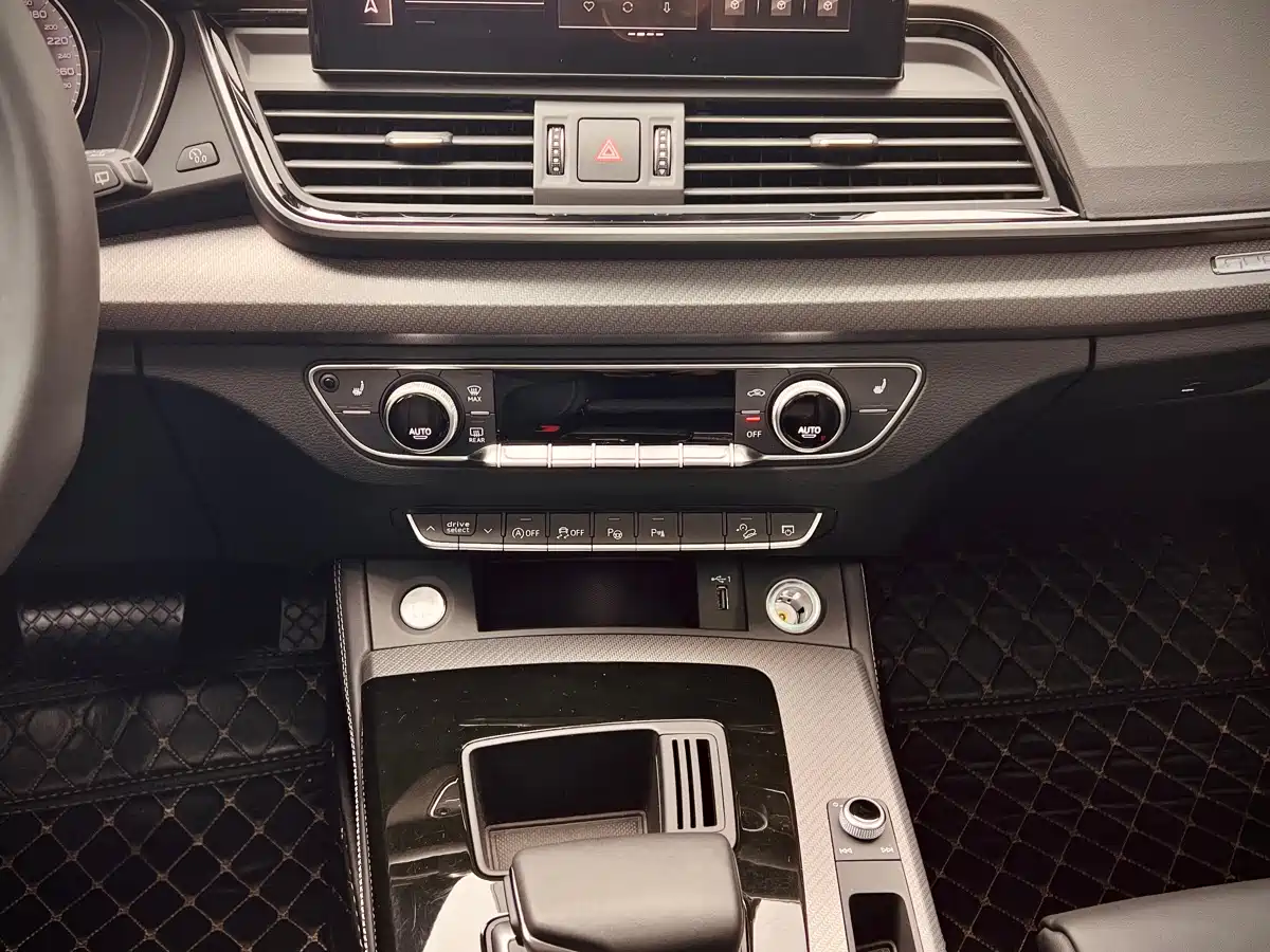 Audi Q5L 2022 Facelift 40T Luxury Dynamic фото 18