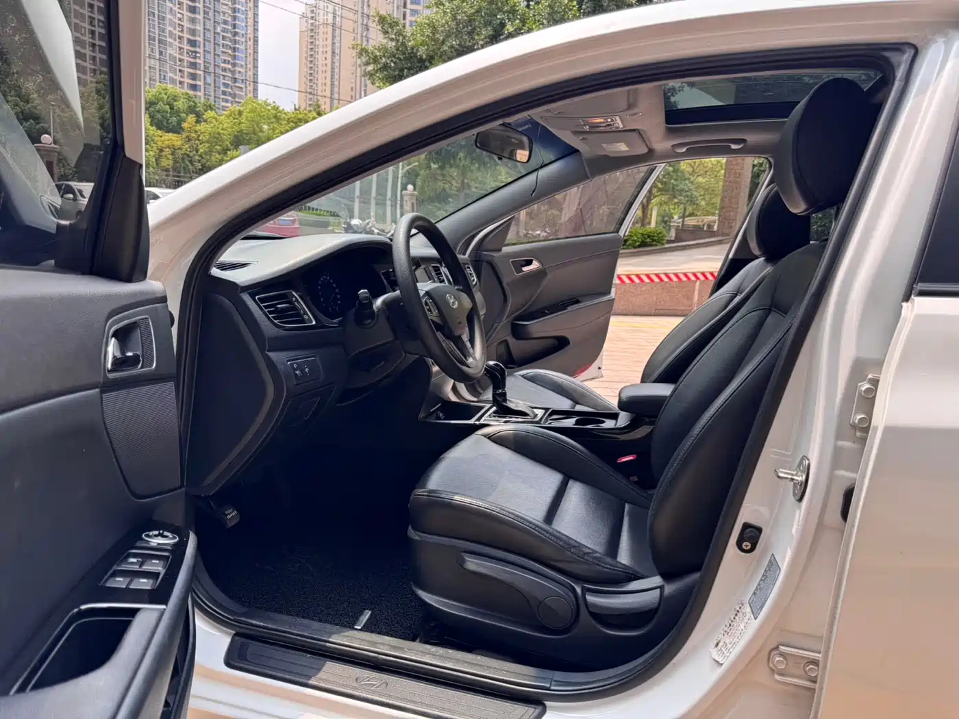 Hyundai Mistra 2016 1.8L Automatic Smart GLS фото 7