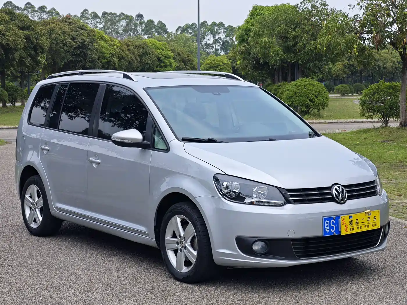 Volkswagen Touran 2015 1.4T DSG Comfort Edition 5-seater фото 3