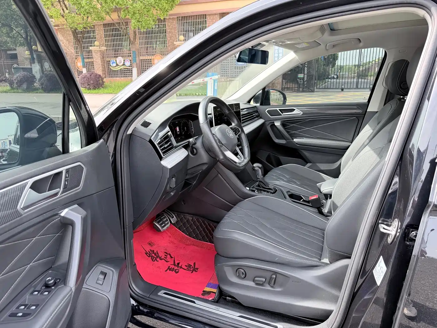 Volkswagen Tiguan L 2022 330TSI Auto 2WD R-Line Premium Edition фото 6