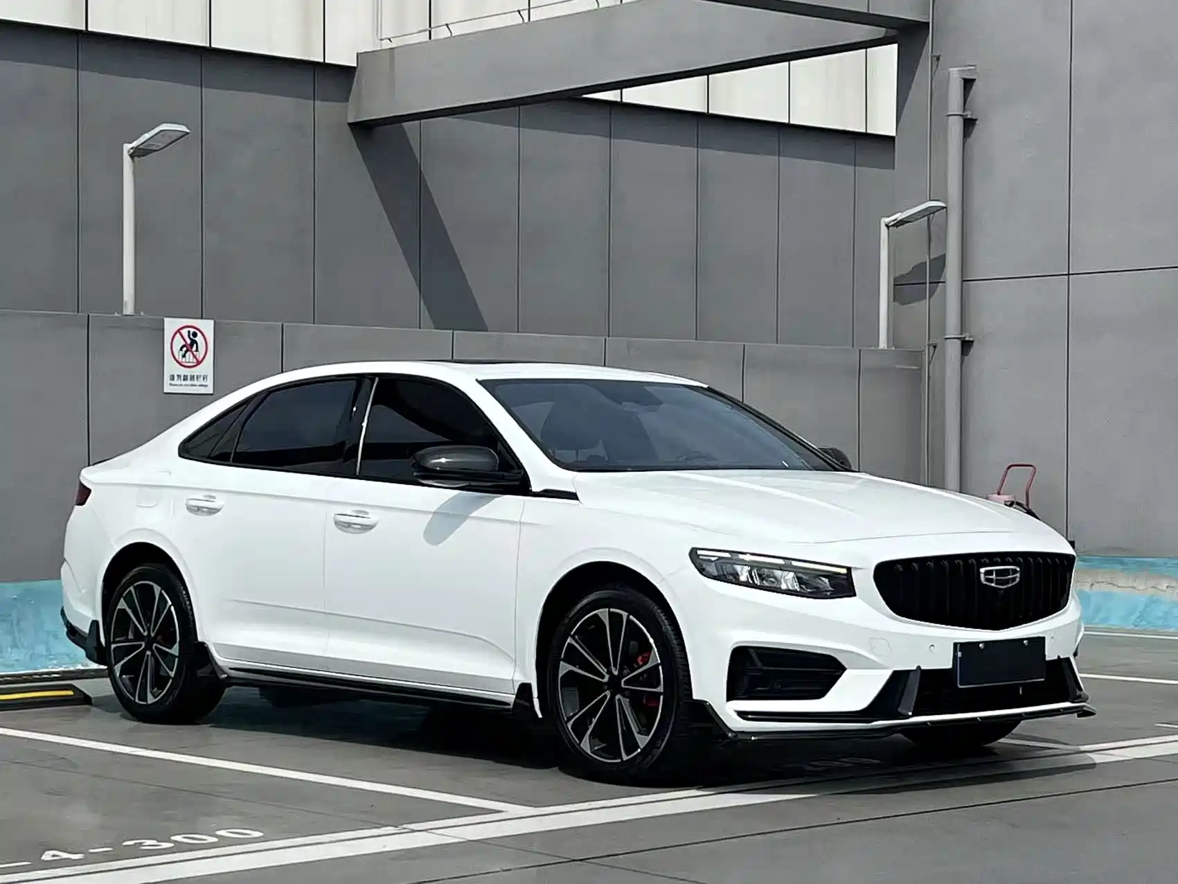 Фото 3 - Geely Preface