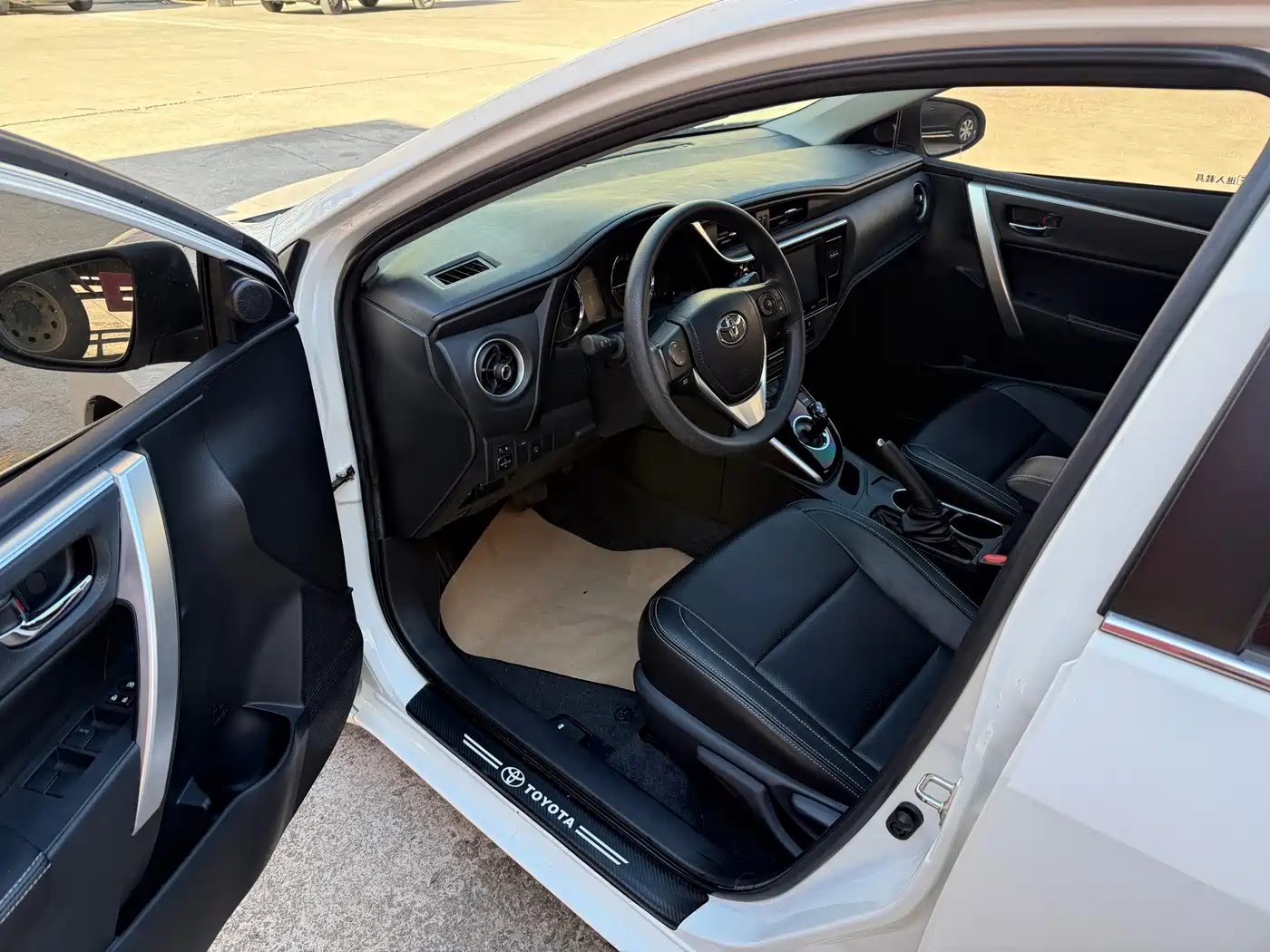 Toyota Corolla Twin Engine E+ 2019 1.8L E-CVT Leading Edition фото 7