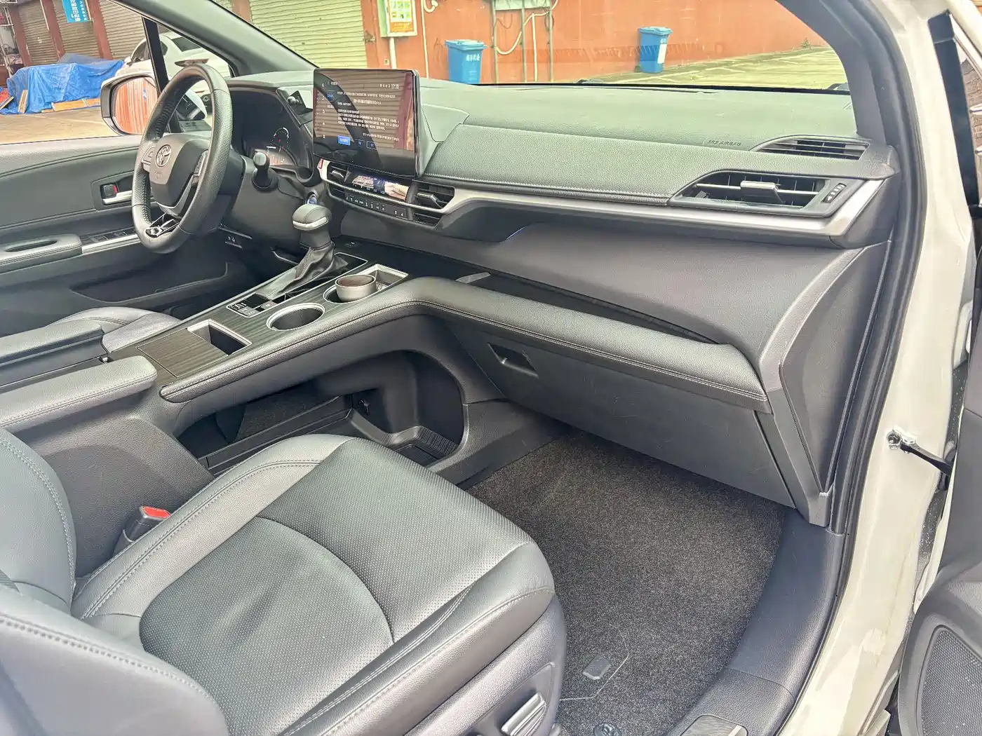 Toyota Sienna 2021 2.5L Hybrid Premium Edition фото 9