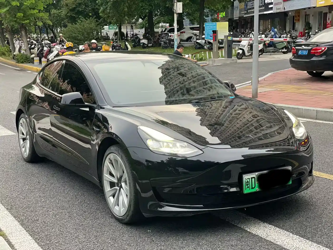 TESLA MODEL 3