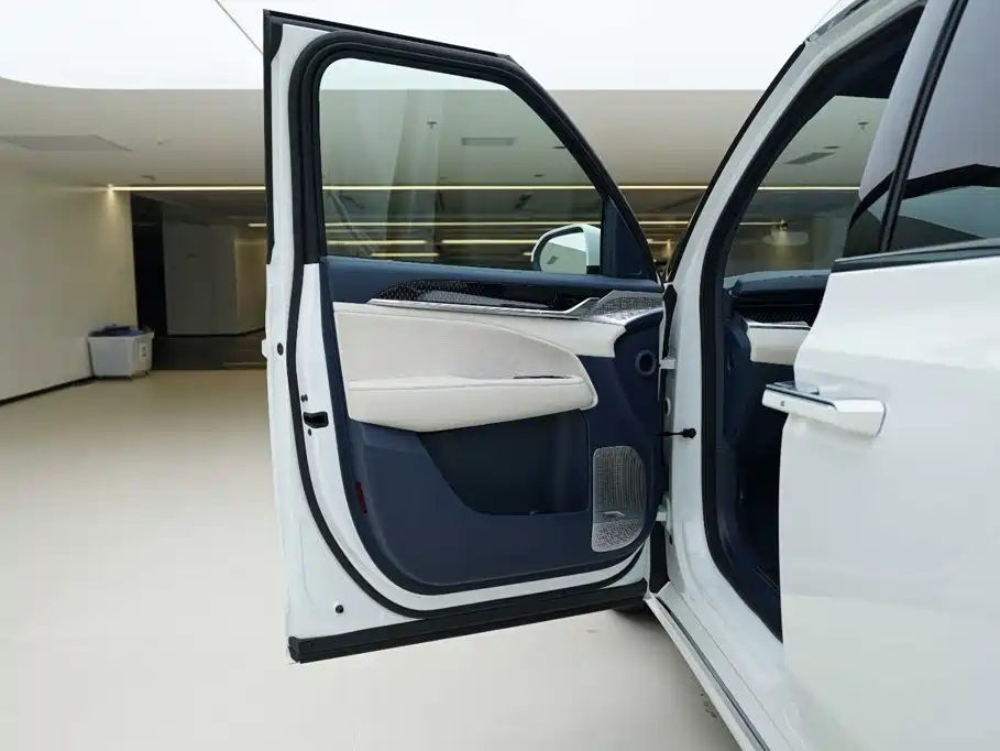 ZEEKR 009 2026 2024 7-Seat Aisle AWD Version 108kWh